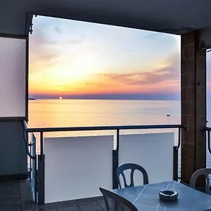 https://la-casa-al-faro.barihotels.org